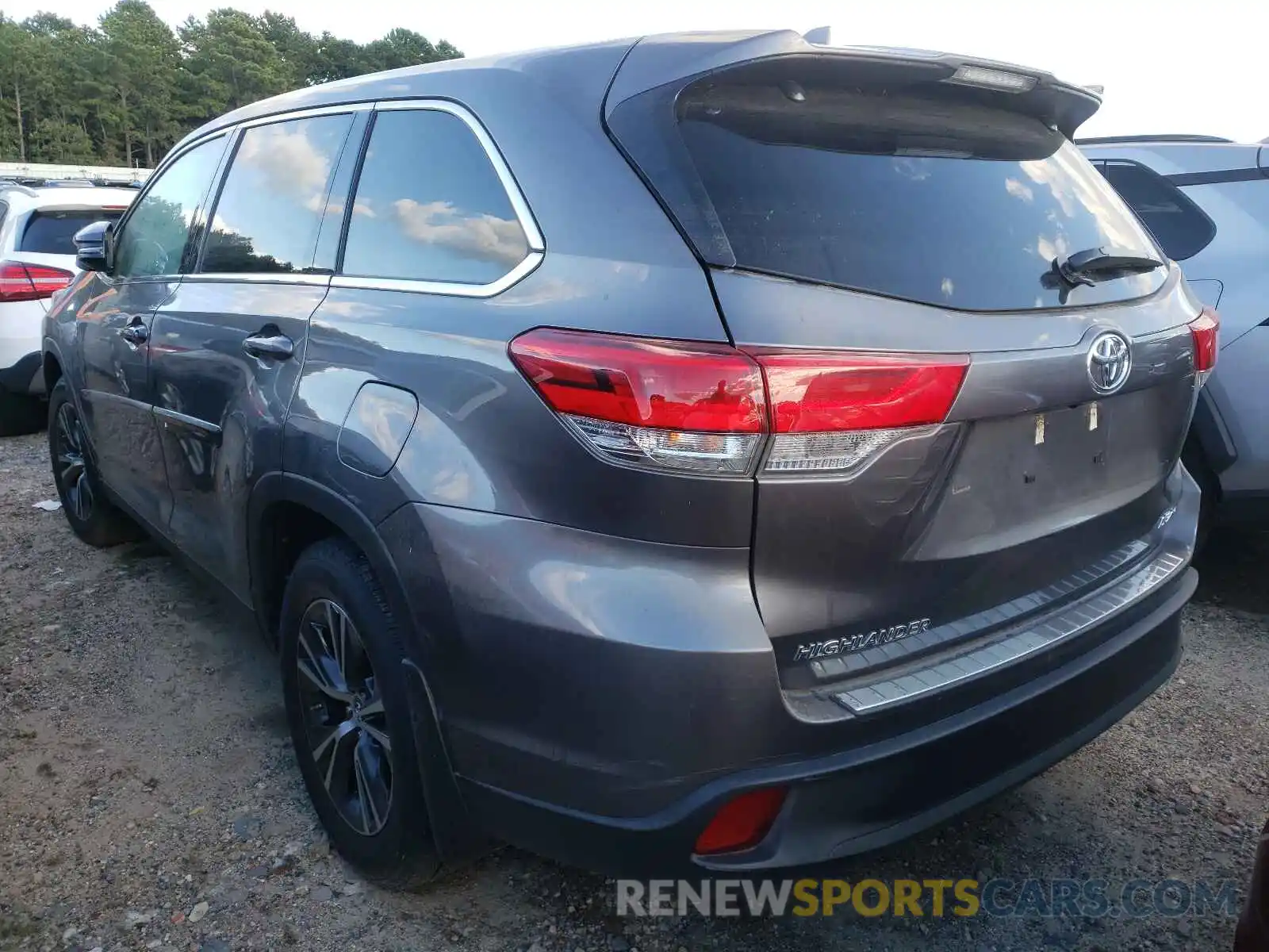 3 Photograph of a damaged car 5TDBZRFH4KS922321 TOYOTA HIGHLANDER 2019