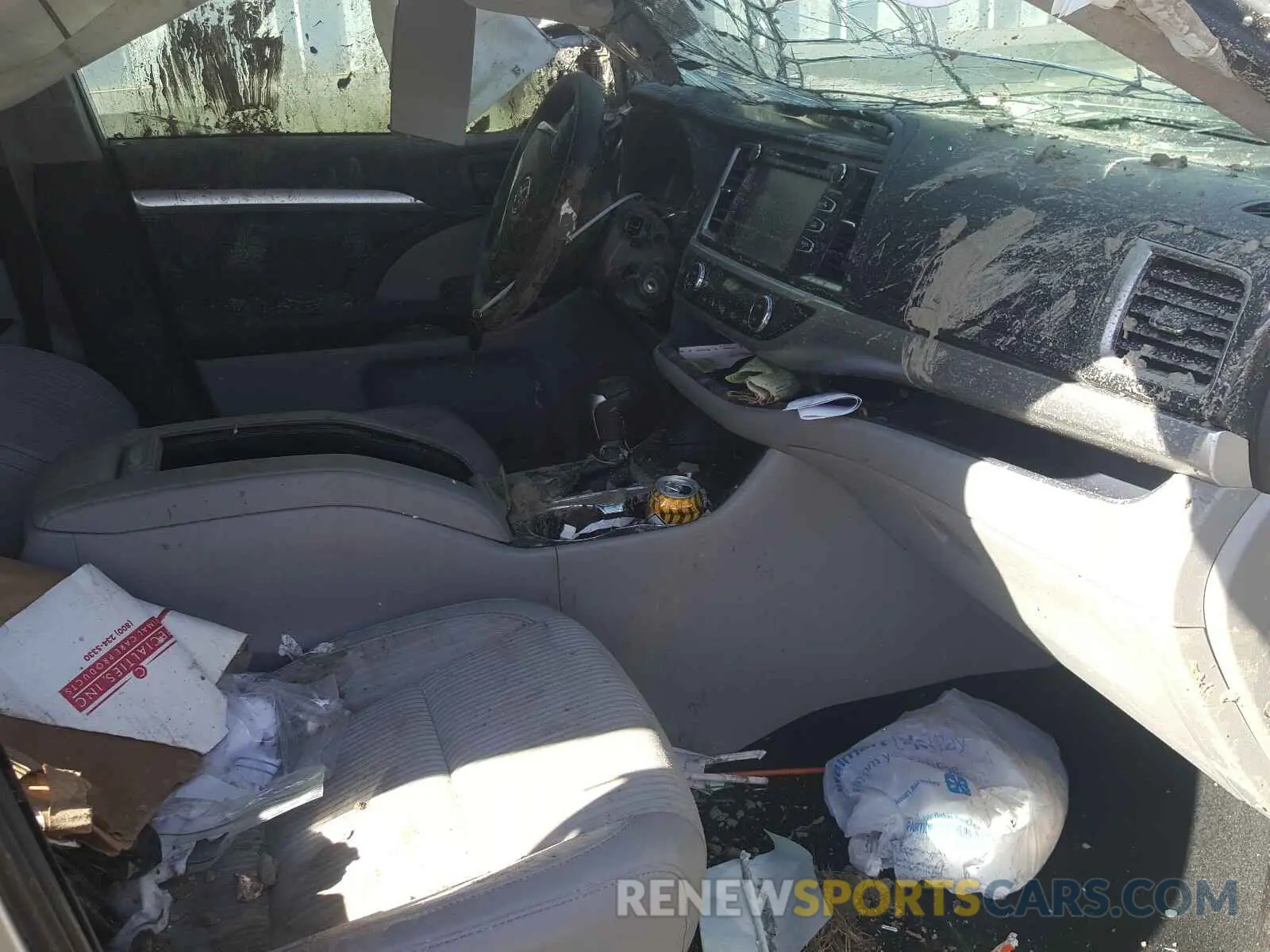 5 Photograph of a damaged car 5TDBZRFH4KS924814 TOYOTA HIGHLANDER 2019
