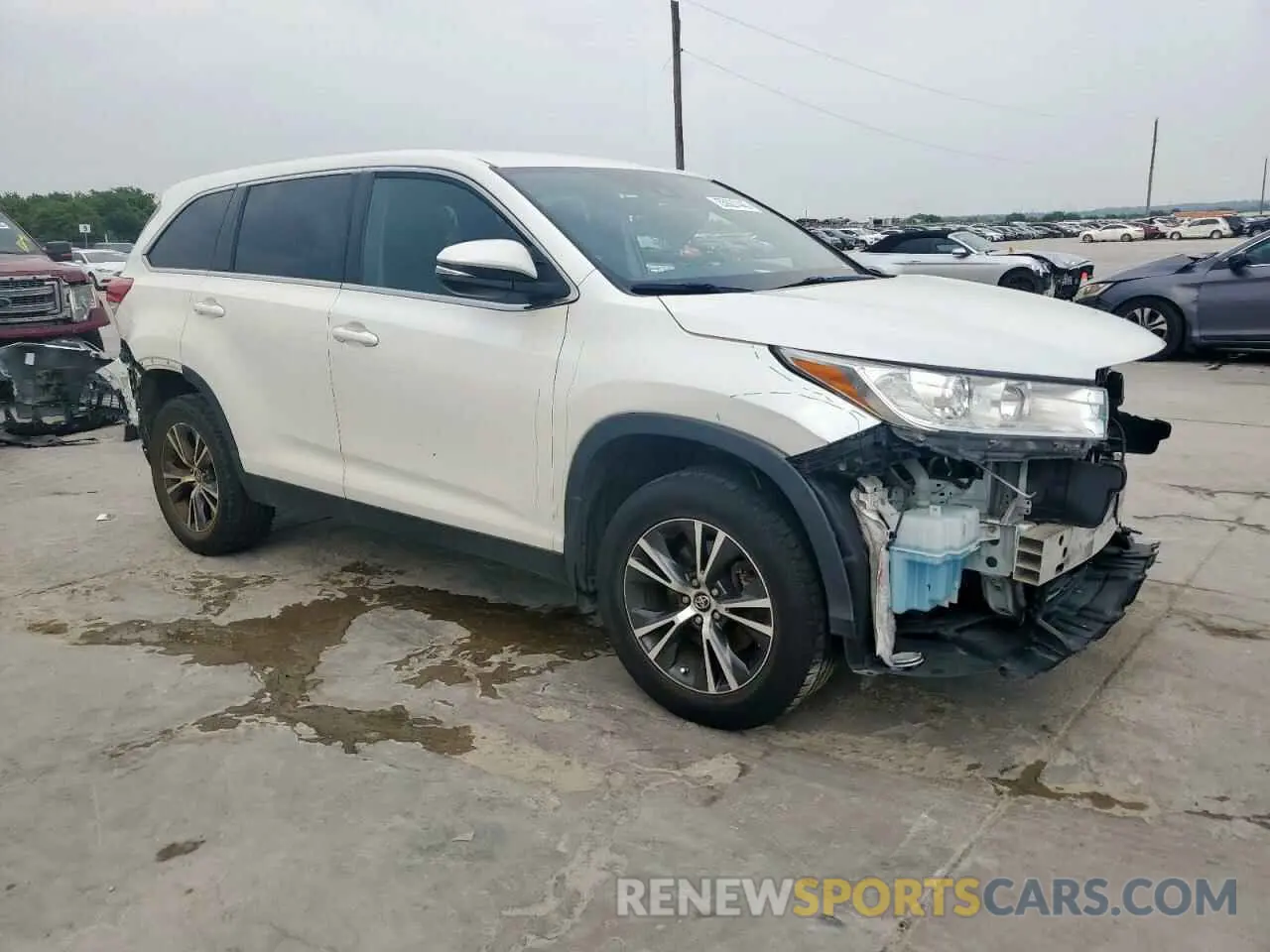 4 Photograph of a damaged car 5TDBZRFH4KS929527 TOYOTA HIGHLANDER 2019