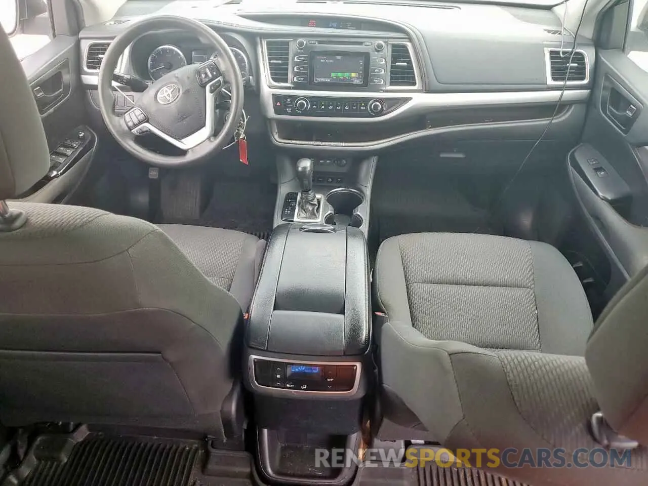 8 Photograph of a damaged car 5TDBZRFH4KS929527 TOYOTA HIGHLANDER 2019