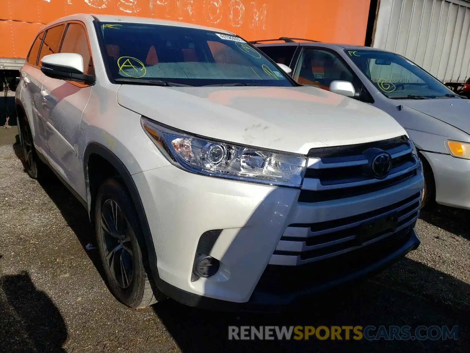 1 Photograph of a damaged car 5TDBZRFH4KS945873 TOYOTA HIGHLANDER 2019