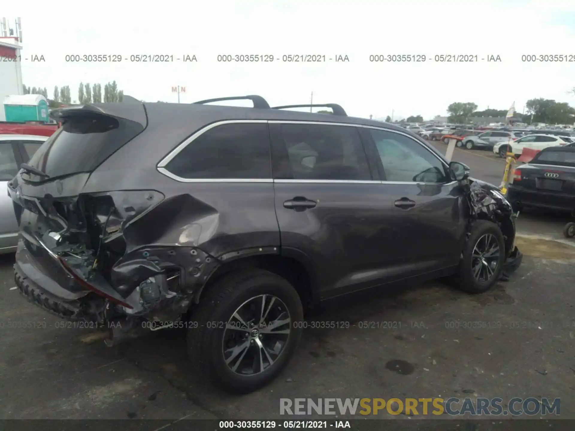 4 Photograph of a damaged car 5TDBZRFH4KS956808 TOYOTA HIGHLANDER 2019