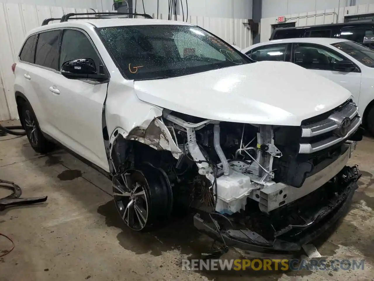 1 Photograph of a damaged car 5TDBZRFH4KS956887 TOYOTA HIGHLANDER 2019