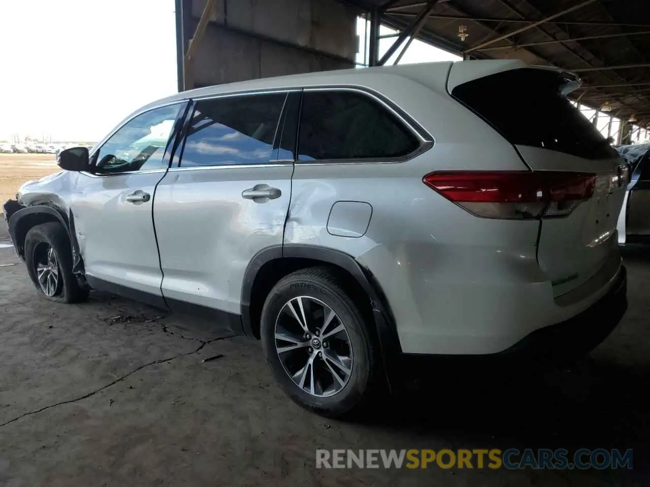 2 Photograph of a damaged car 5TDBZRFH5KS701584 TOYOTA HIGHLANDER 2019