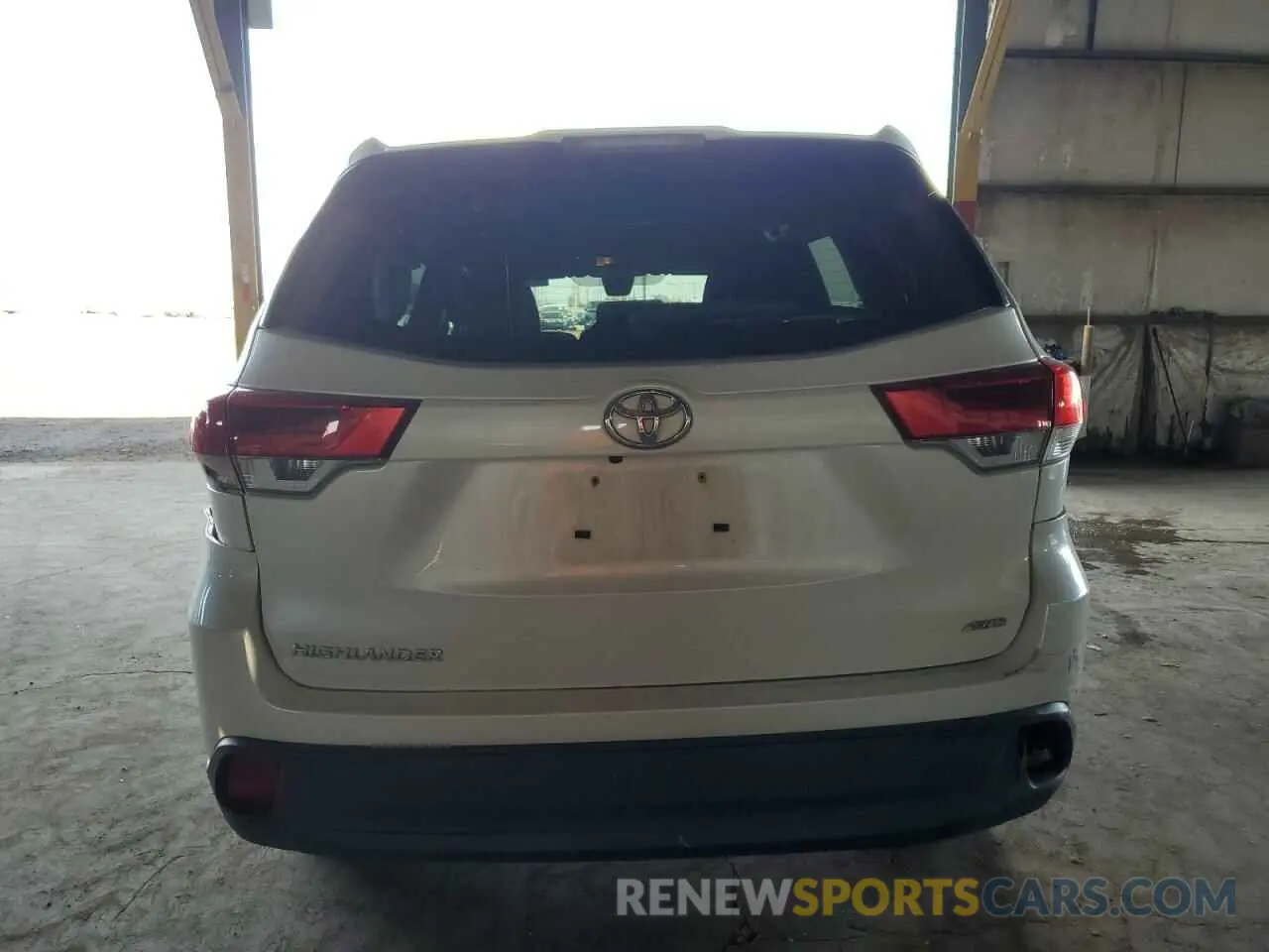 6 Photograph of a damaged car 5TDBZRFH5KS701584 TOYOTA HIGHLANDER 2019