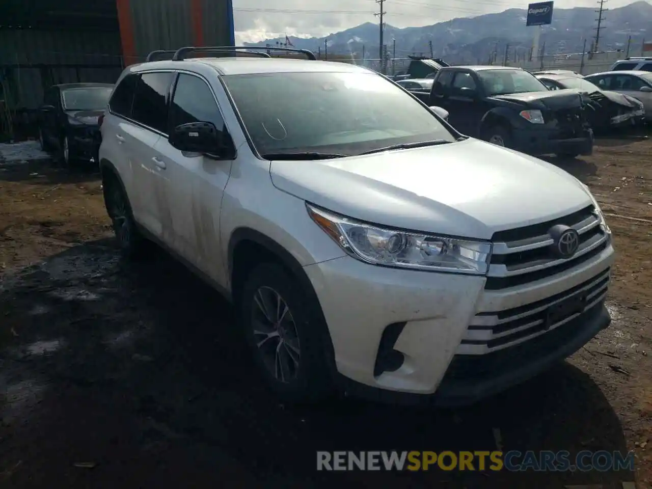 1 Photograph of a damaged car 5TDBZRFH5KS702430 TOYOTA HIGHLANDER 2019