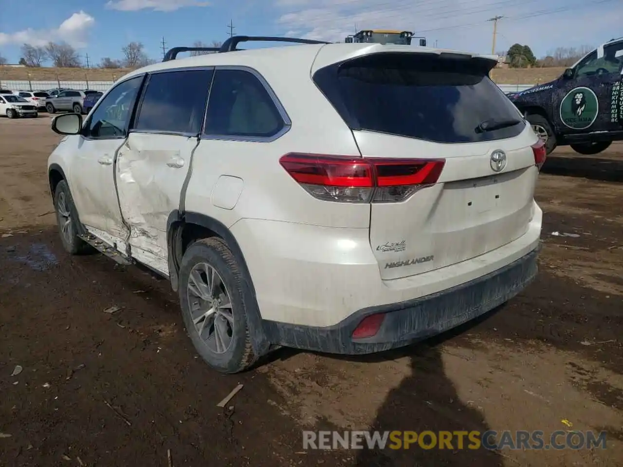 3 Photograph of a damaged car 5TDBZRFH5KS702430 TOYOTA HIGHLANDER 2019