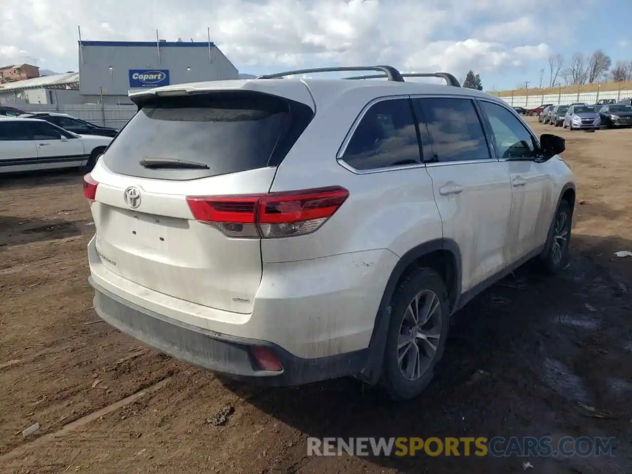 4 Photograph of a damaged car 5TDBZRFH5KS702430 TOYOTA HIGHLANDER 2019