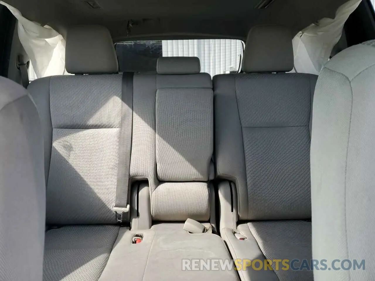 10 Photograph of a damaged car 5TDBZRFH5KS707188 TOYOTA HIGHLANDER 2019