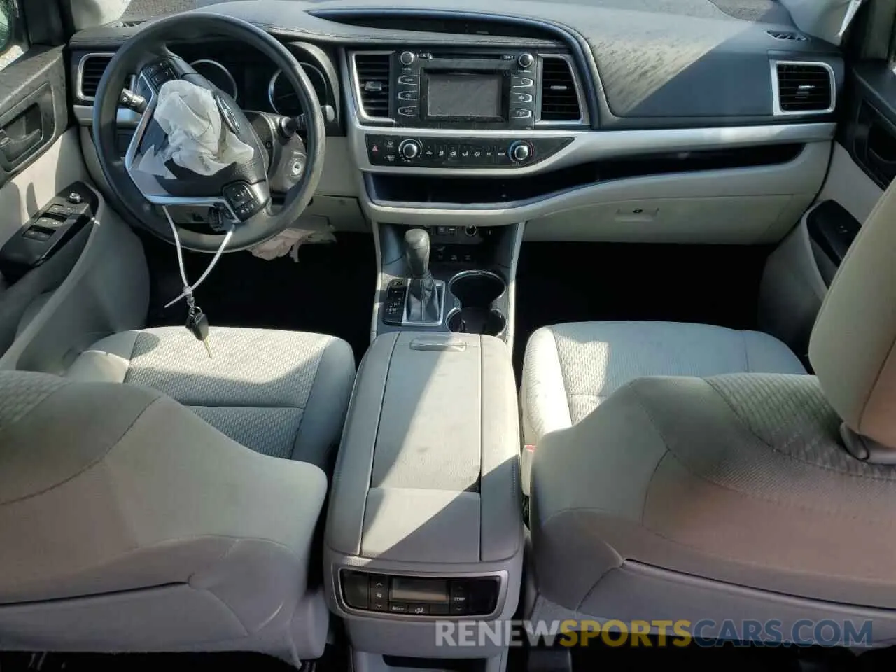 8 Photograph of a damaged car 5TDBZRFH5KS707188 TOYOTA HIGHLANDER 2019
