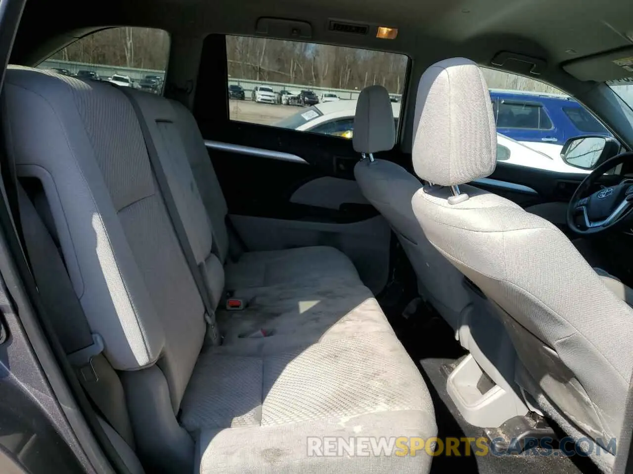 11 Photograph of a damaged car 5TDBZRFH5KS722273 TOYOTA HIGHLANDER 2019