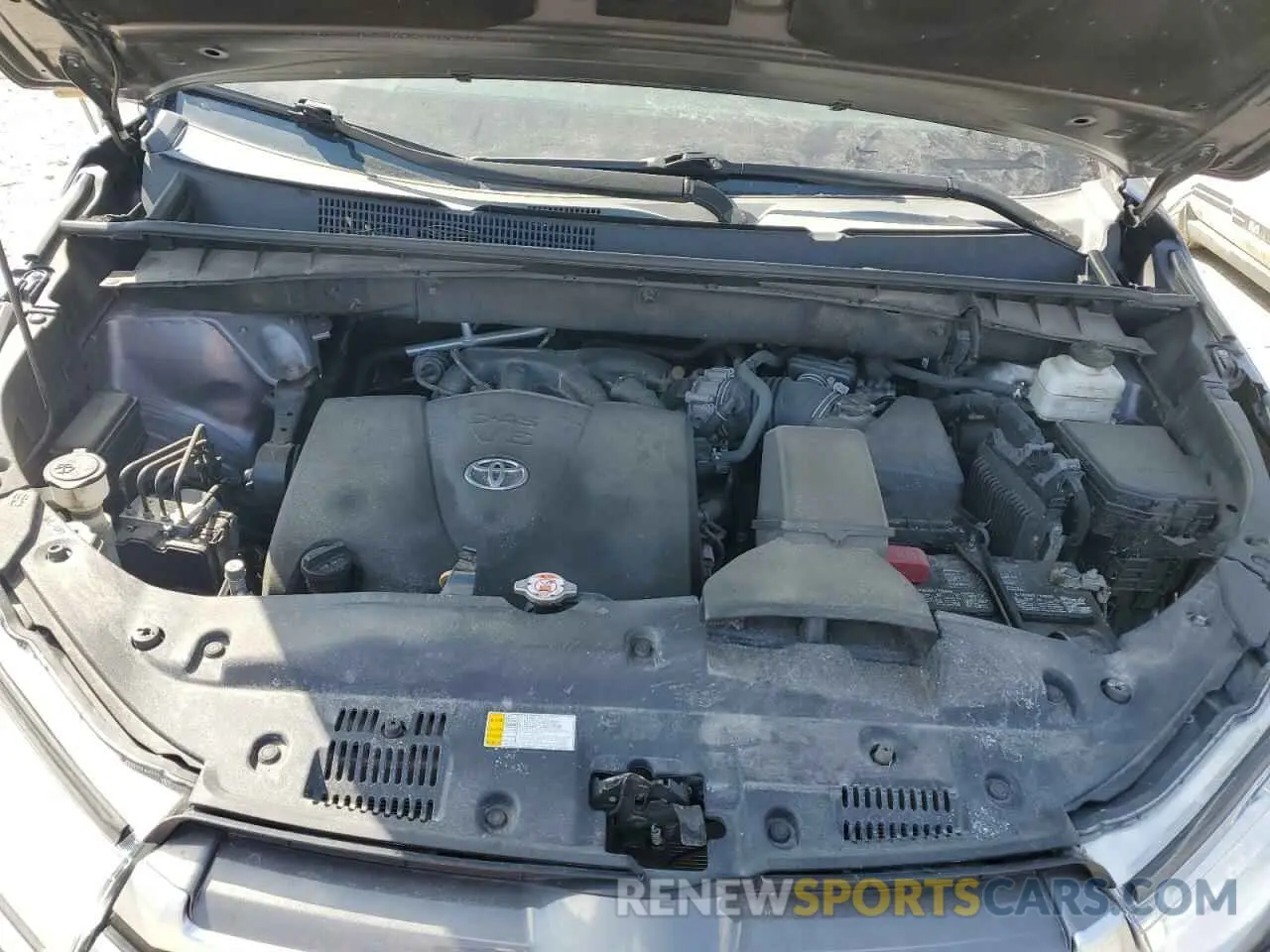 12 Photograph of a damaged car 5TDBZRFH5KS722273 TOYOTA HIGHLANDER 2019