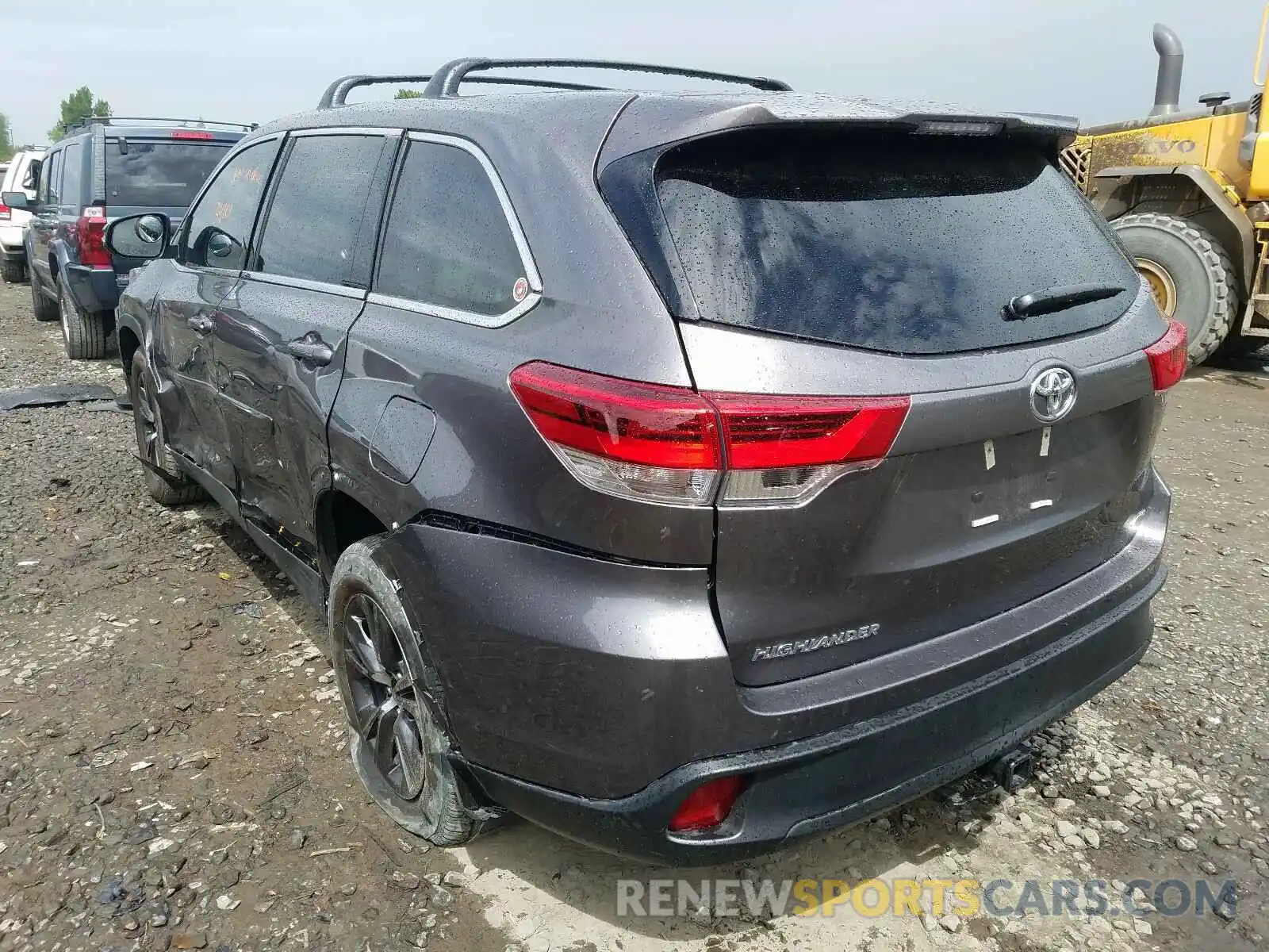 3 Photograph of a damaged car 5TDBZRFH5KS735556 TOYOTA HIGHLANDER 2019