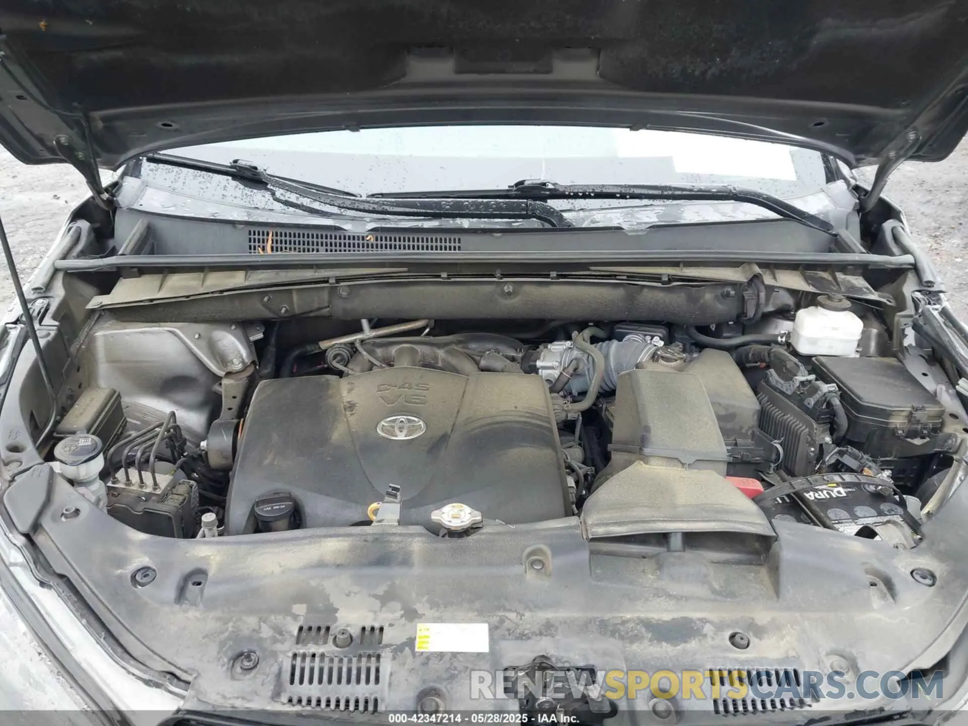 10 Photograph of a damaged car 5TDBZRFH5KS736089 TOYOTA HIGHLANDER 2019