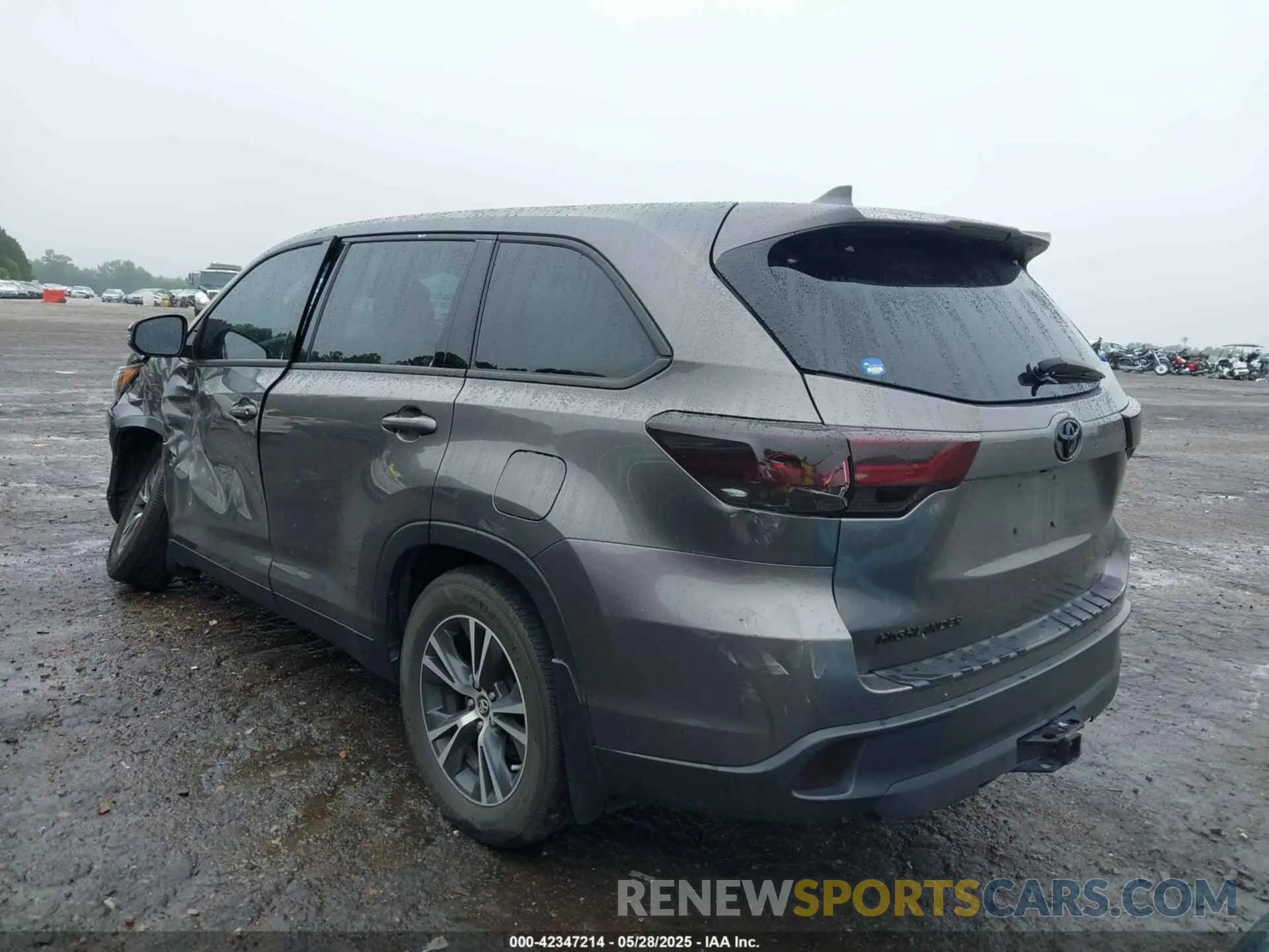 3 Photograph of a damaged car 5TDBZRFH5KS736089 TOYOTA HIGHLANDER 2019
