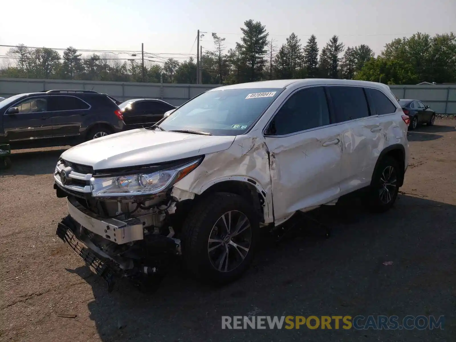 2 Photograph of a damaged car 5TDBZRFH5KS737100 TOYOTA HIGHLANDER 2019