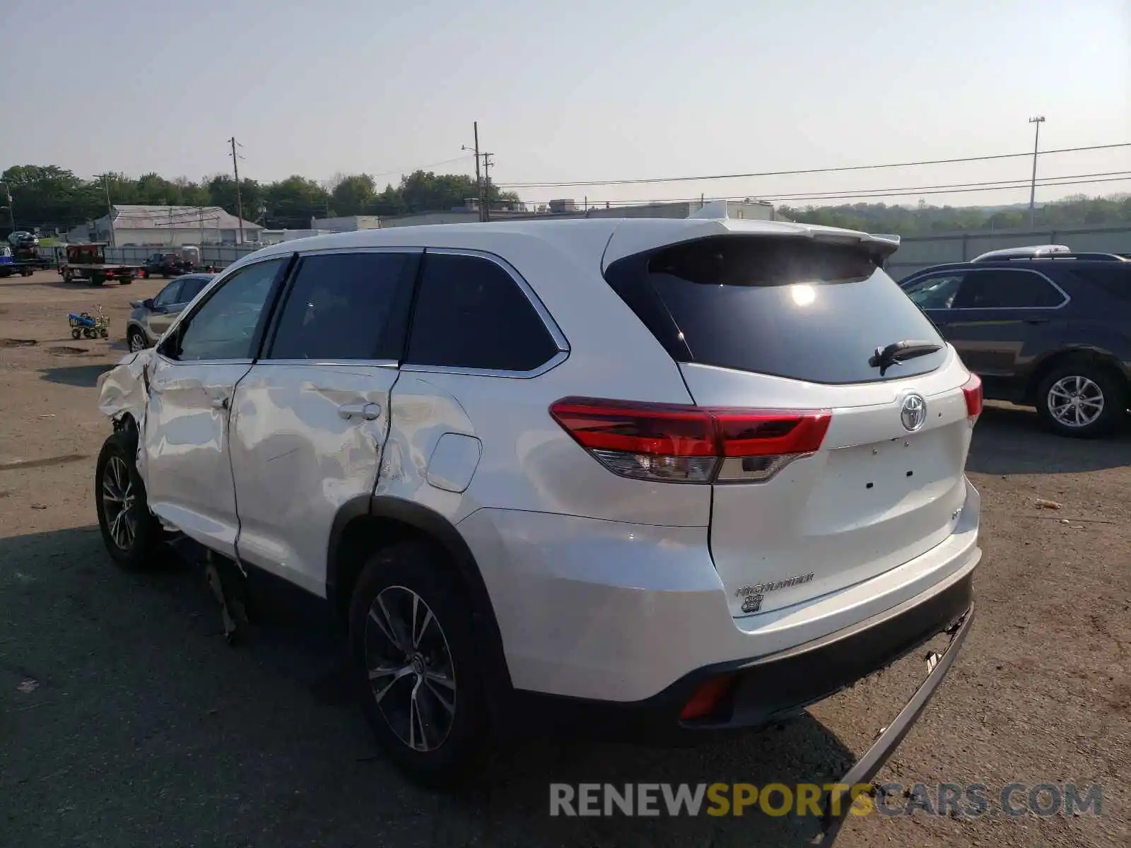 3 Photograph of a damaged car 5TDBZRFH5KS737100 TOYOTA HIGHLANDER 2019