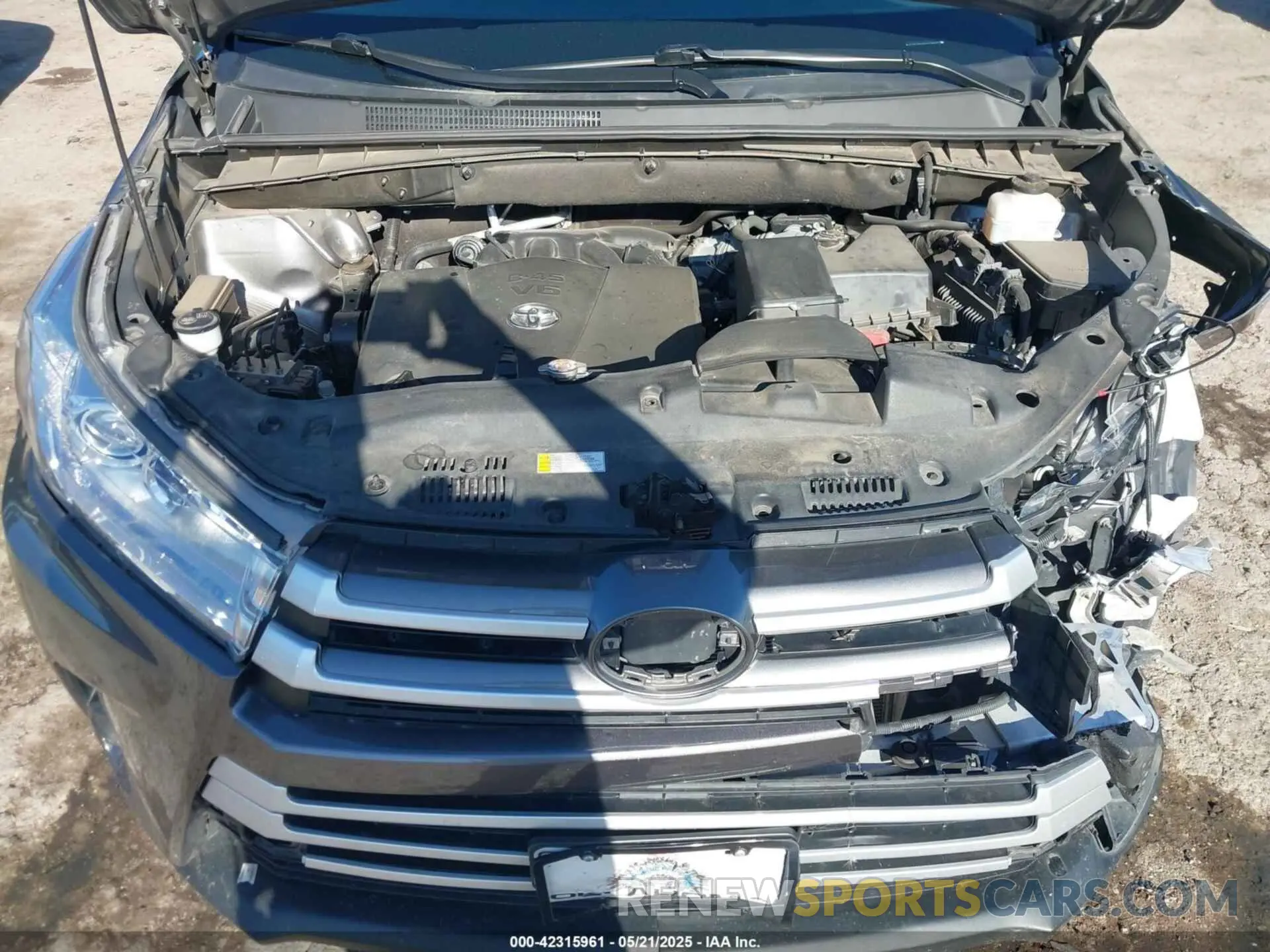 10 Photograph of a damaged car 5TDBZRFH5KS738005 TOYOTA HIGHLANDER 2019