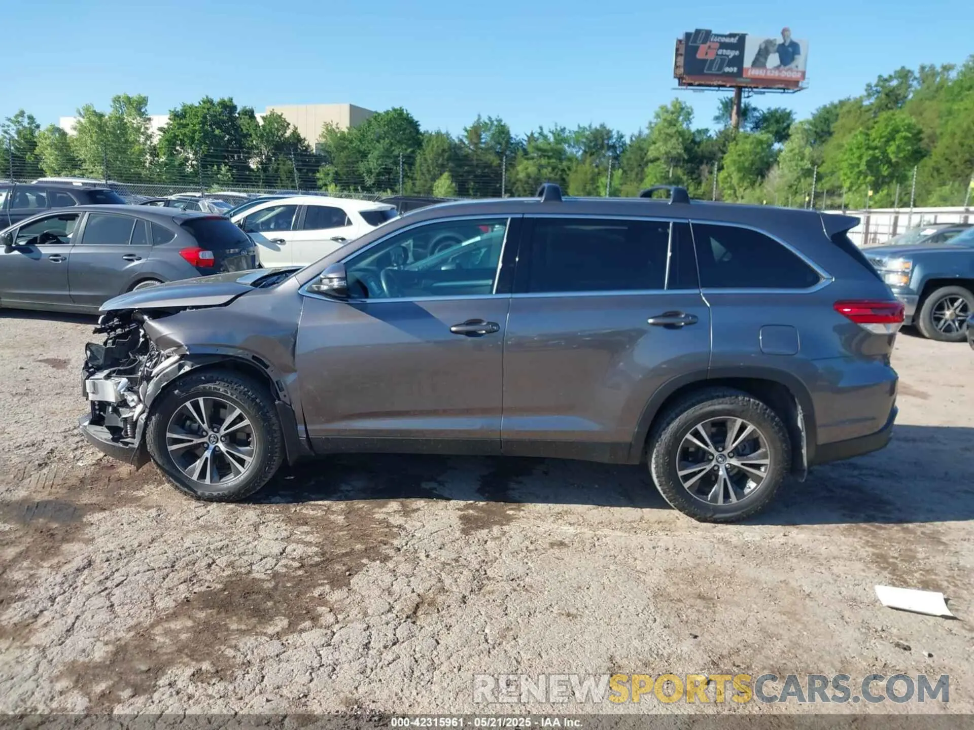 15 Photograph of a damaged car 5TDBZRFH5KS738005 TOYOTA HIGHLANDER 2019