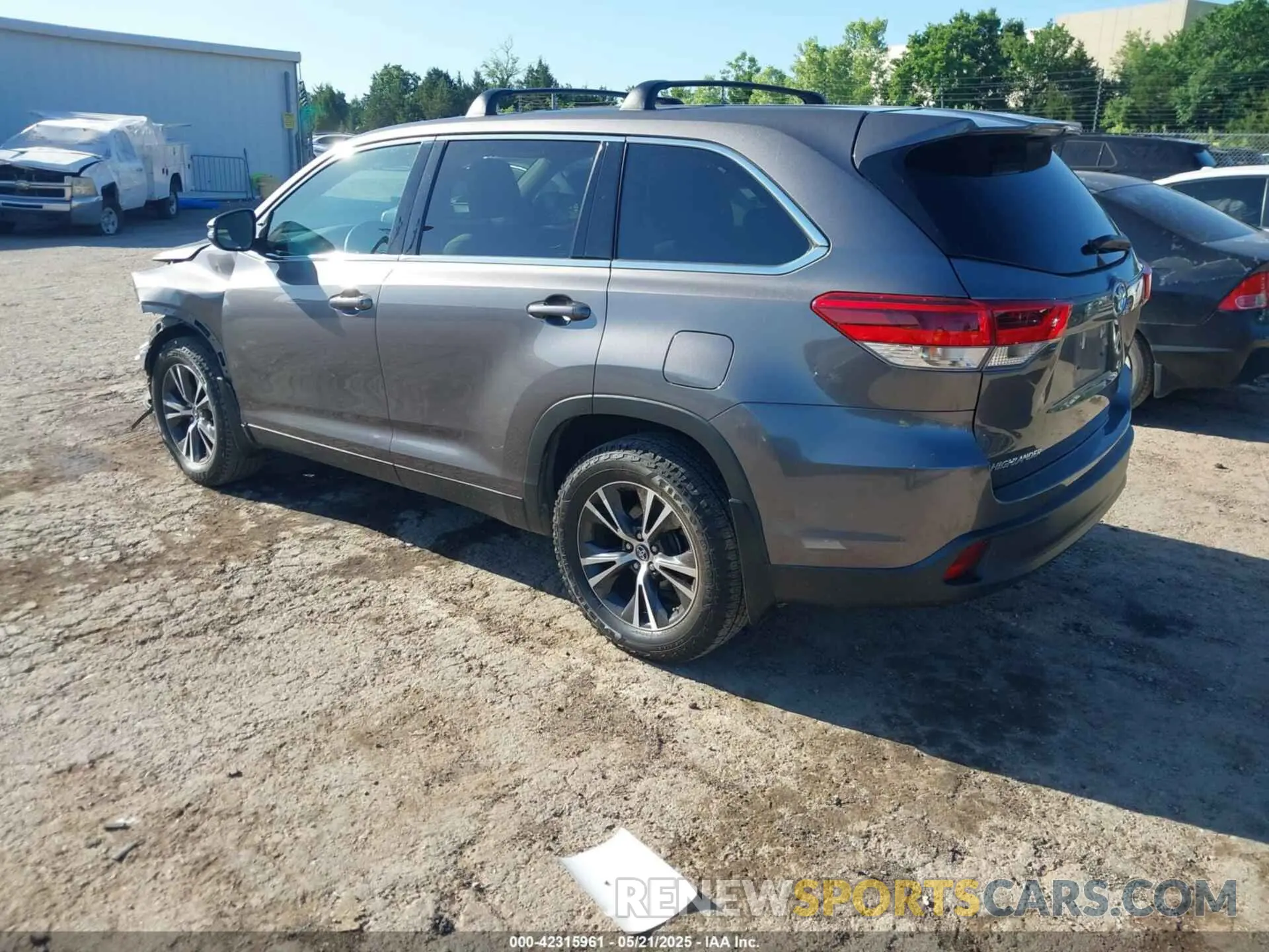 3 Photograph of a damaged car 5TDBZRFH5KS738005 TOYOTA HIGHLANDER 2019