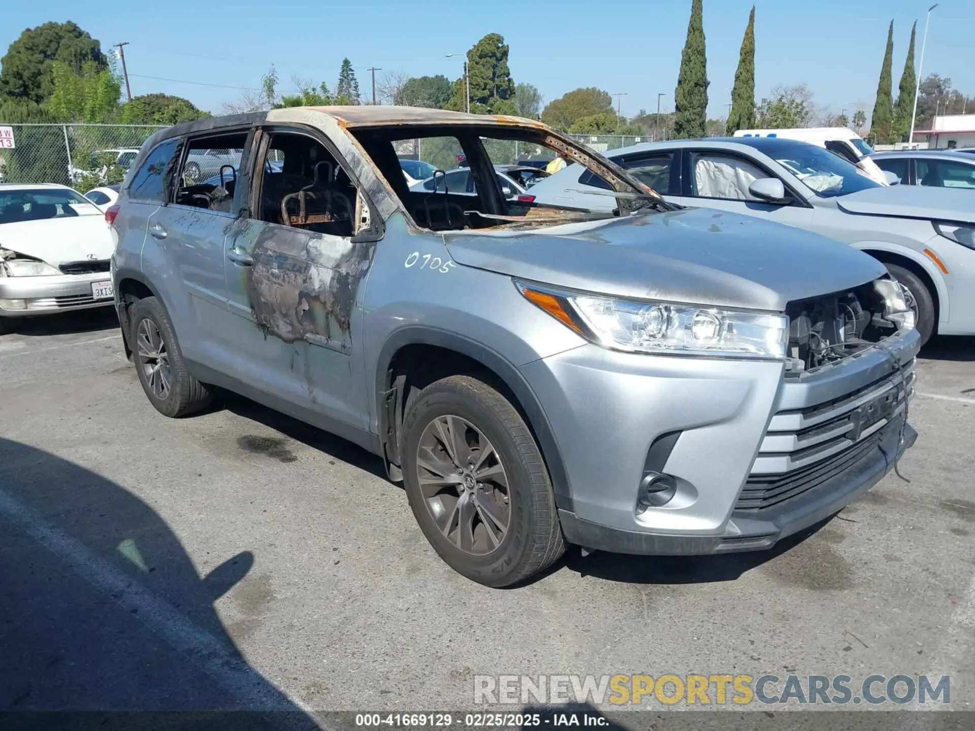 1 Photograph of a damaged car 5TDBZRFH5KS916530 TOYOTA HIGHLANDER 2019