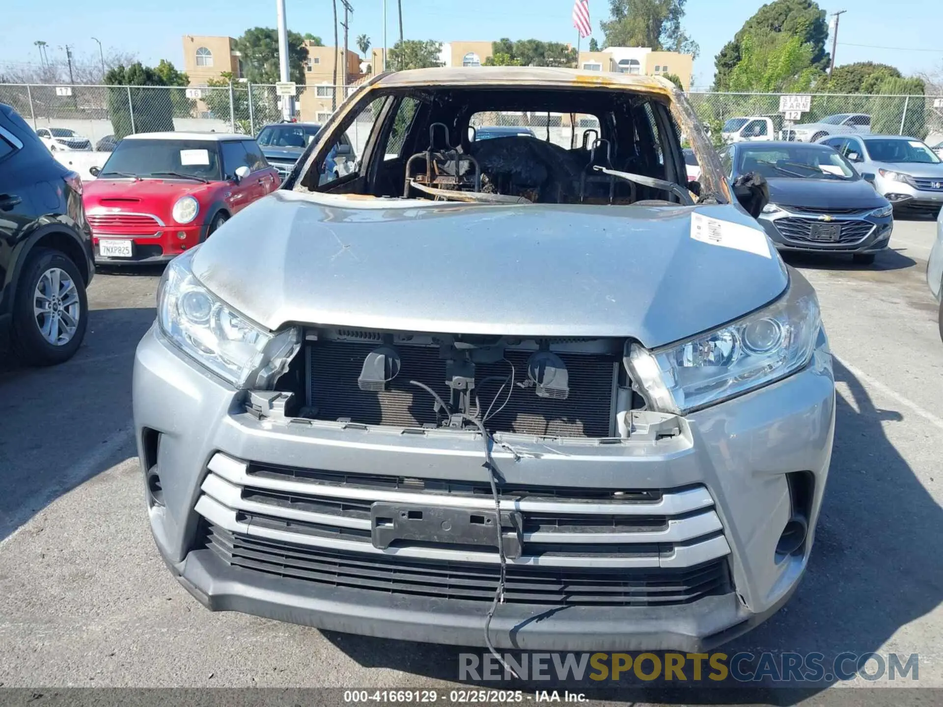 11 Photograph of a damaged car 5TDBZRFH5KS916530 TOYOTA HIGHLANDER 2019
