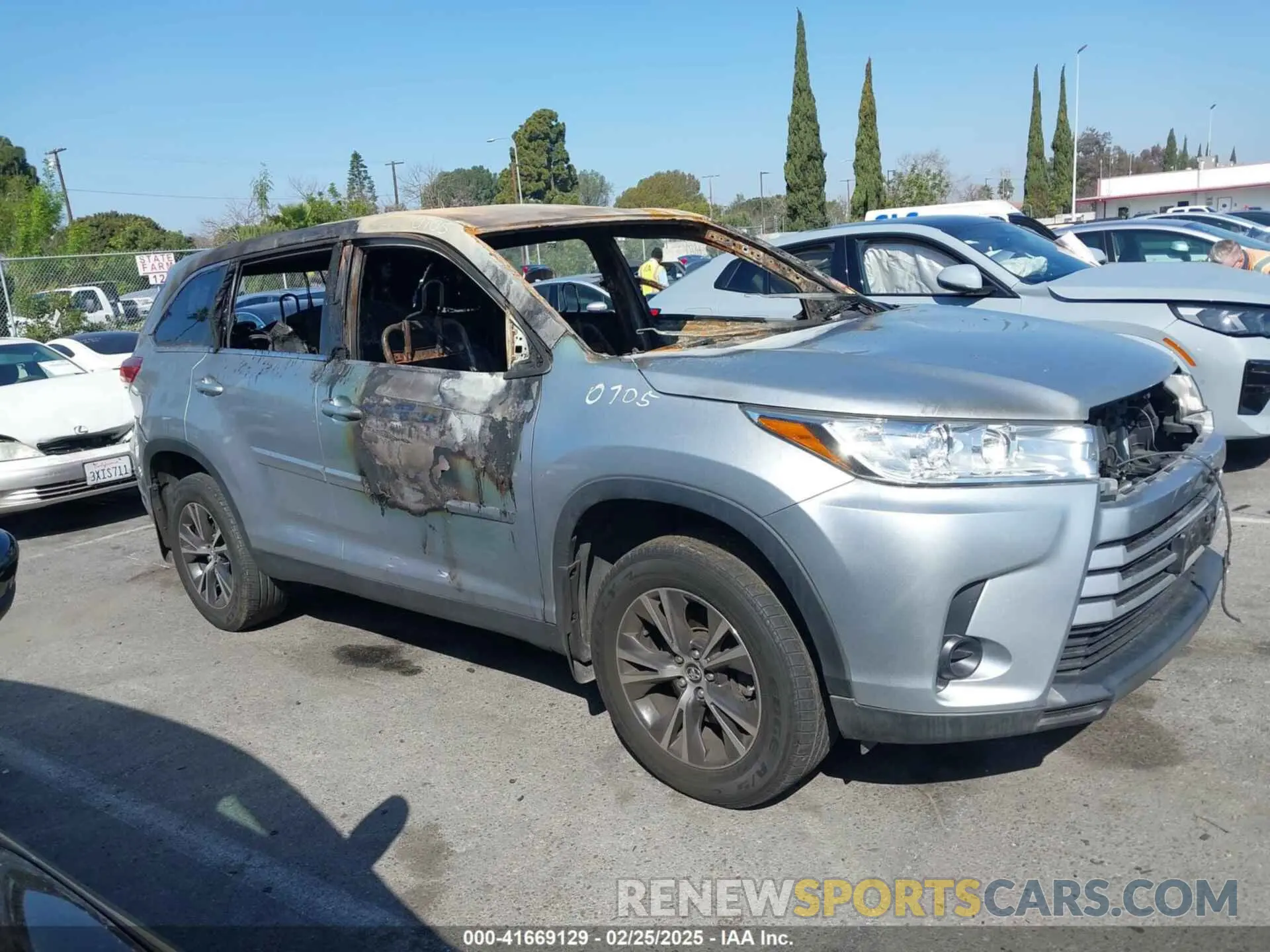 12 Photograph of a damaged car 5TDBZRFH5KS916530 TOYOTA HIGHLANDER 2019