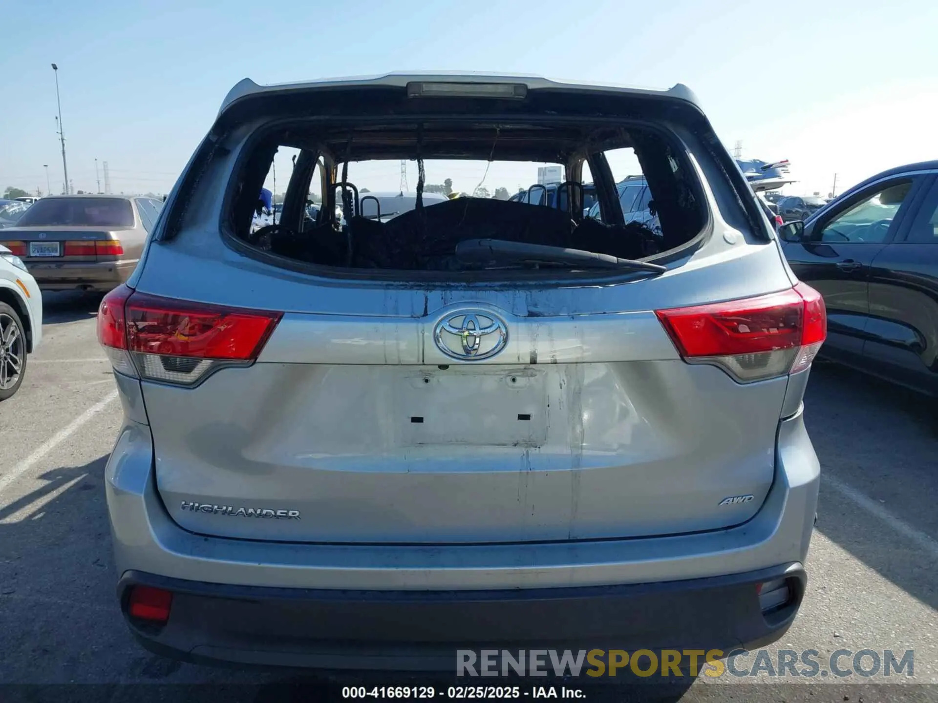 15 Photograph of a damaged car 5TDBZRFH5KS916530 TOYOTA HIGHLANDER 2019