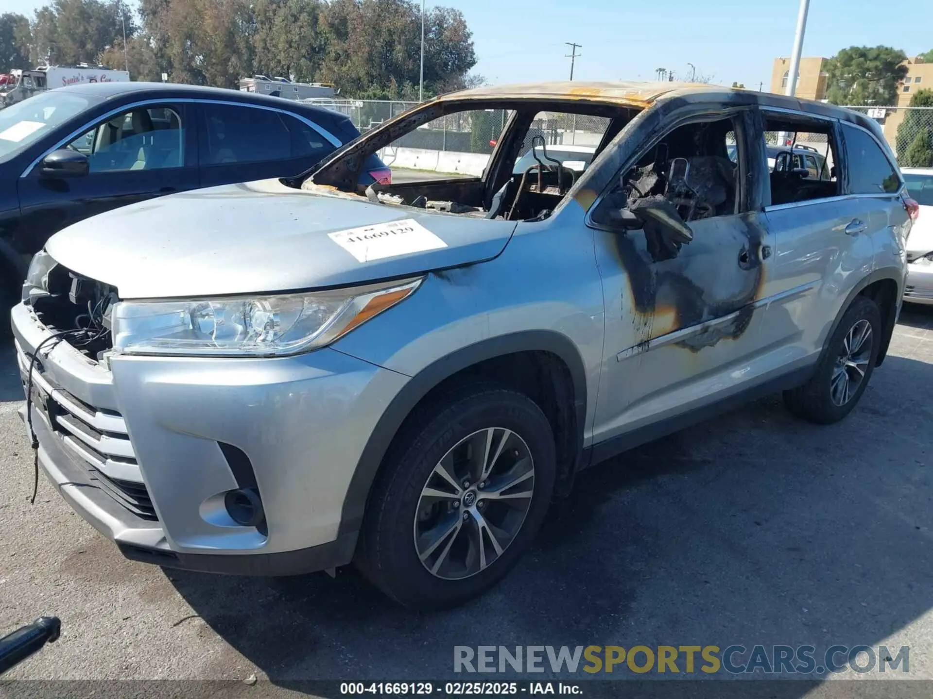 2 Photograph of a damaged car 5TDBZRFH5KS916530 TOYOTA HIGHLANDER 2019