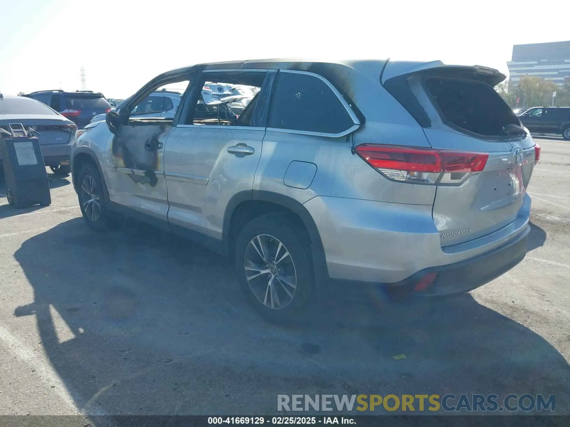 3 Photograph of a damaged car 5TDBZRFH5KS916530 TOYOTA HIGHLANDER 2019