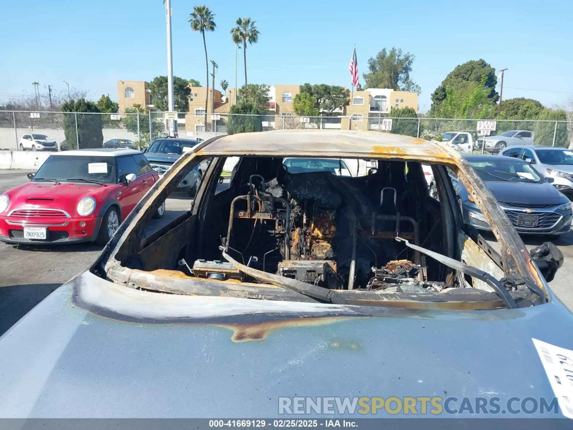 6 Photograph of a damaged car 5TDBZRFH5KS916530 TOYOTA HIGHLANDER 2019