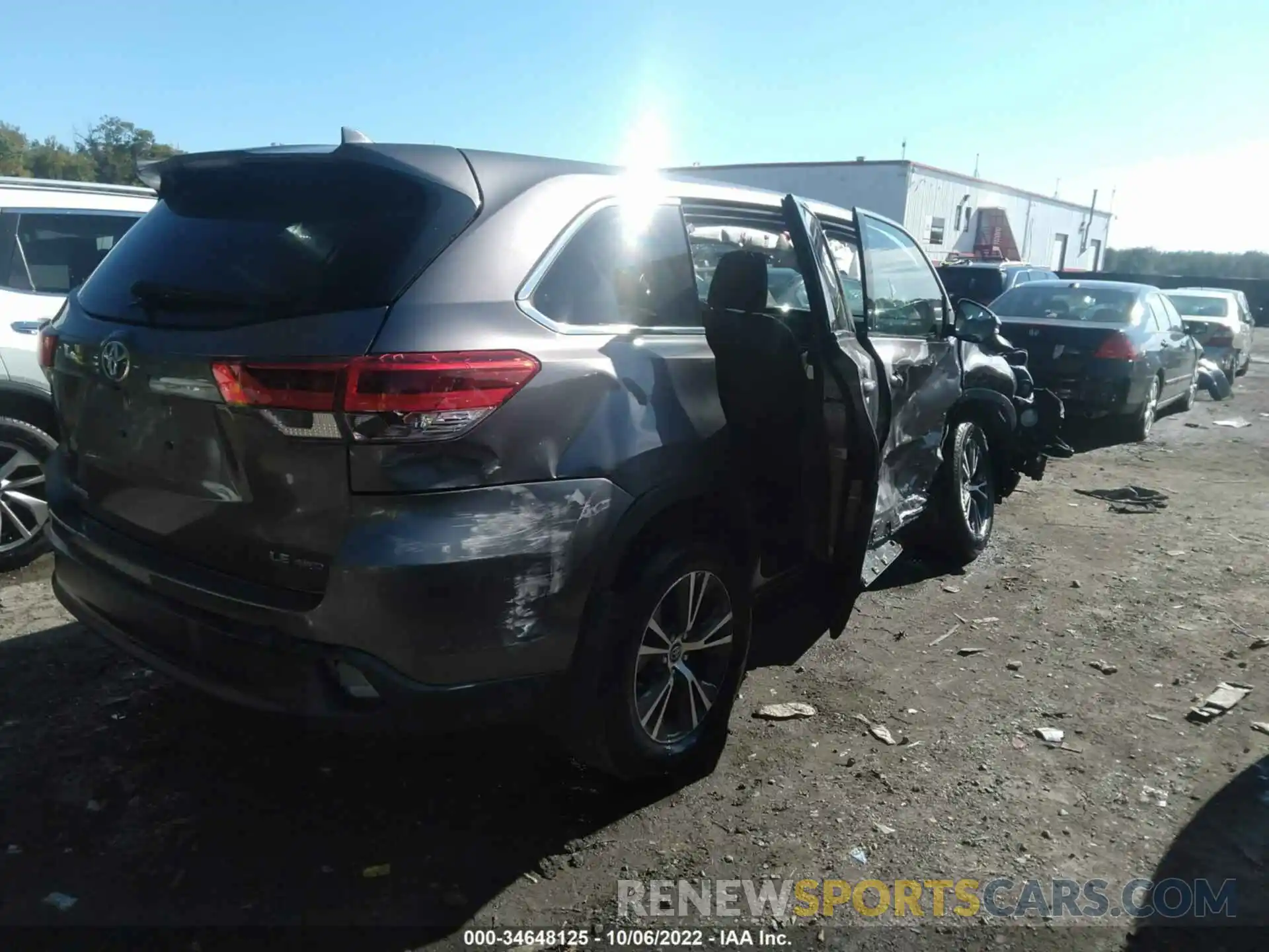 4 Photograph of a damaged car 5TDBZRFH5KS922232 TOYOTA HIGHLANDER 2019