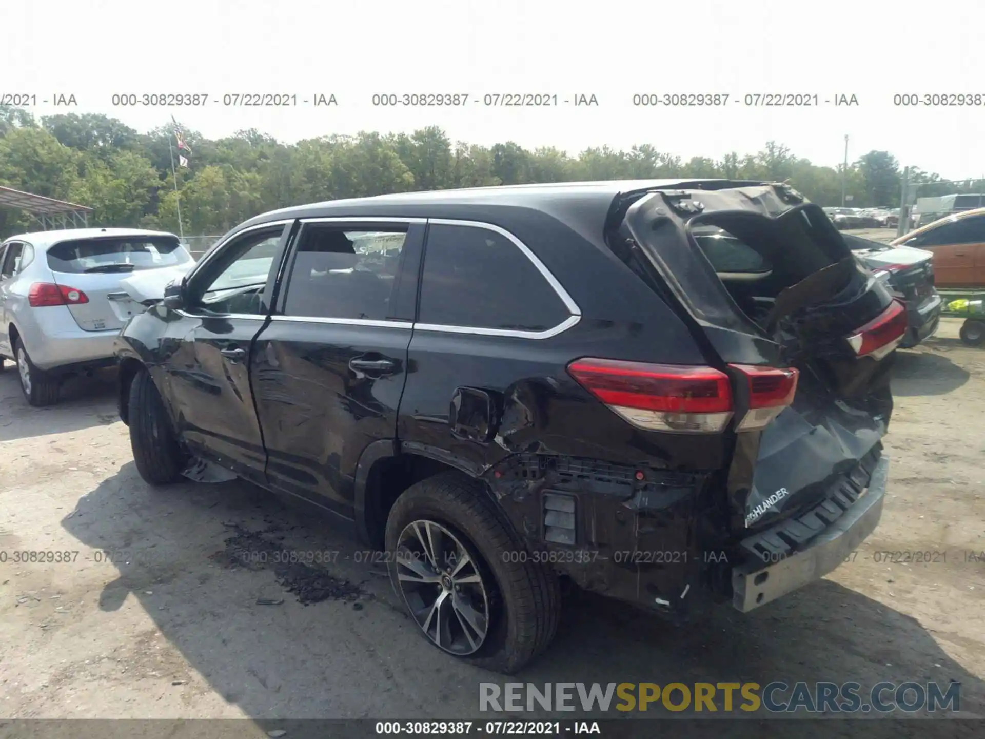 3 Photograph of a damaged car 5TDBZRFH5KS924515 TOYOTA HIGHLANDER 2019