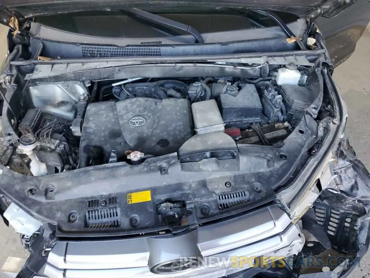 12 Photograph of a damaged car 5TDBZRFH5KS953870 TOYOTA HIGHLANDER 2019