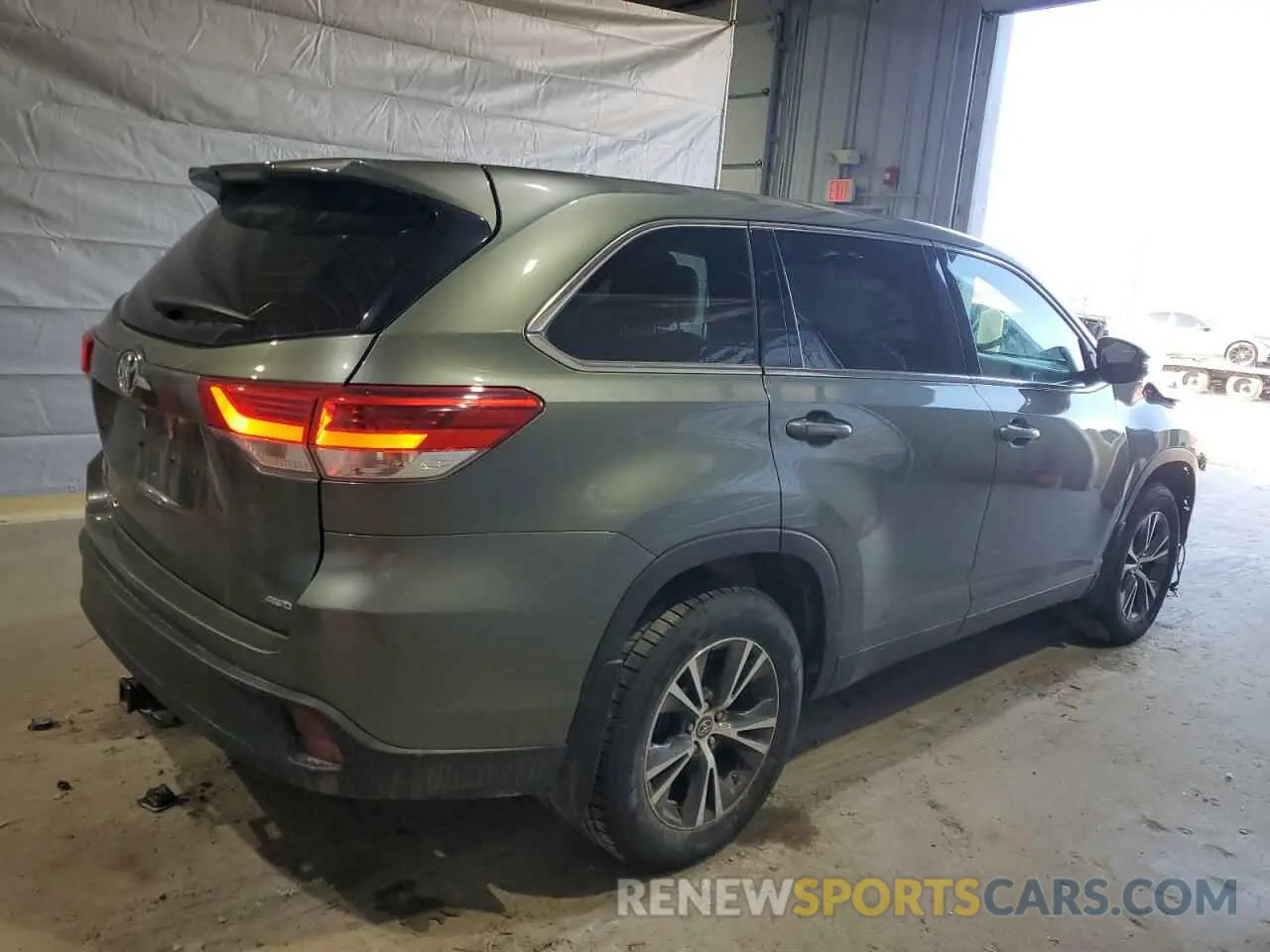 3 Photograph of a damaged car 5TDBZRFH5KS953870 TOYOTA HIGHLANDER 2019