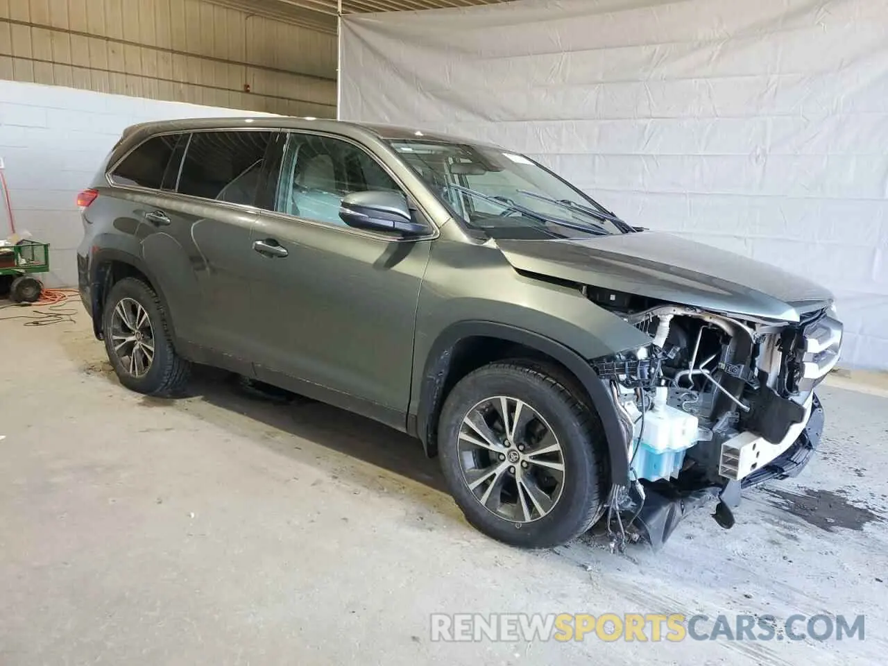 4 Photograph of a damaged car 5TDBZRFH5KS953870 TOYOTA HIGHLANDER 2019
