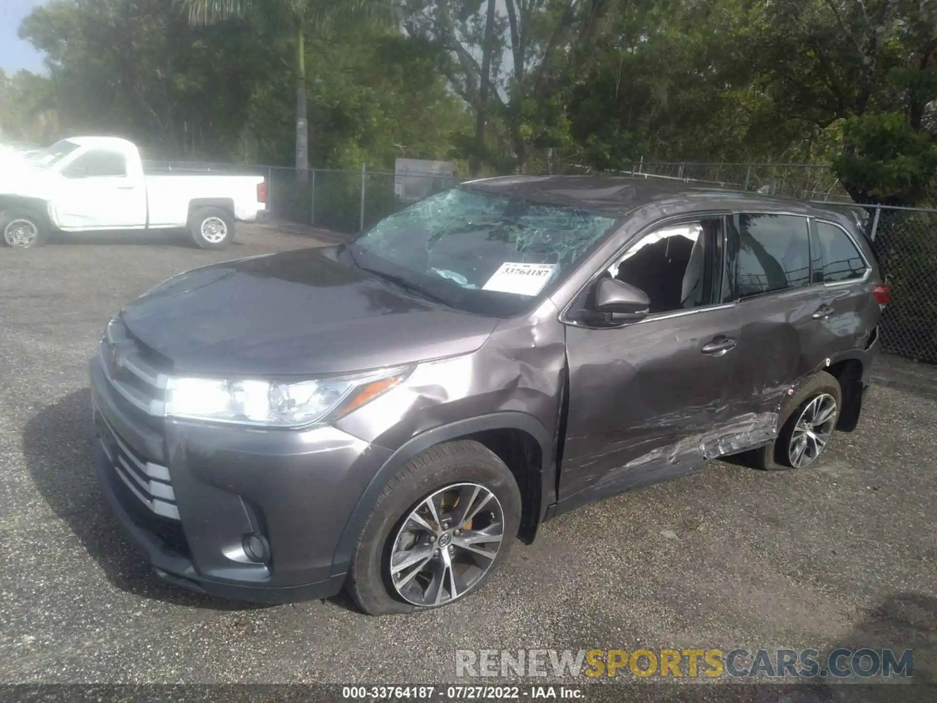 2 Photograph of a damaged car 5TDBZRFH5KS982415 TOYOTA HIGHLANDER 2019