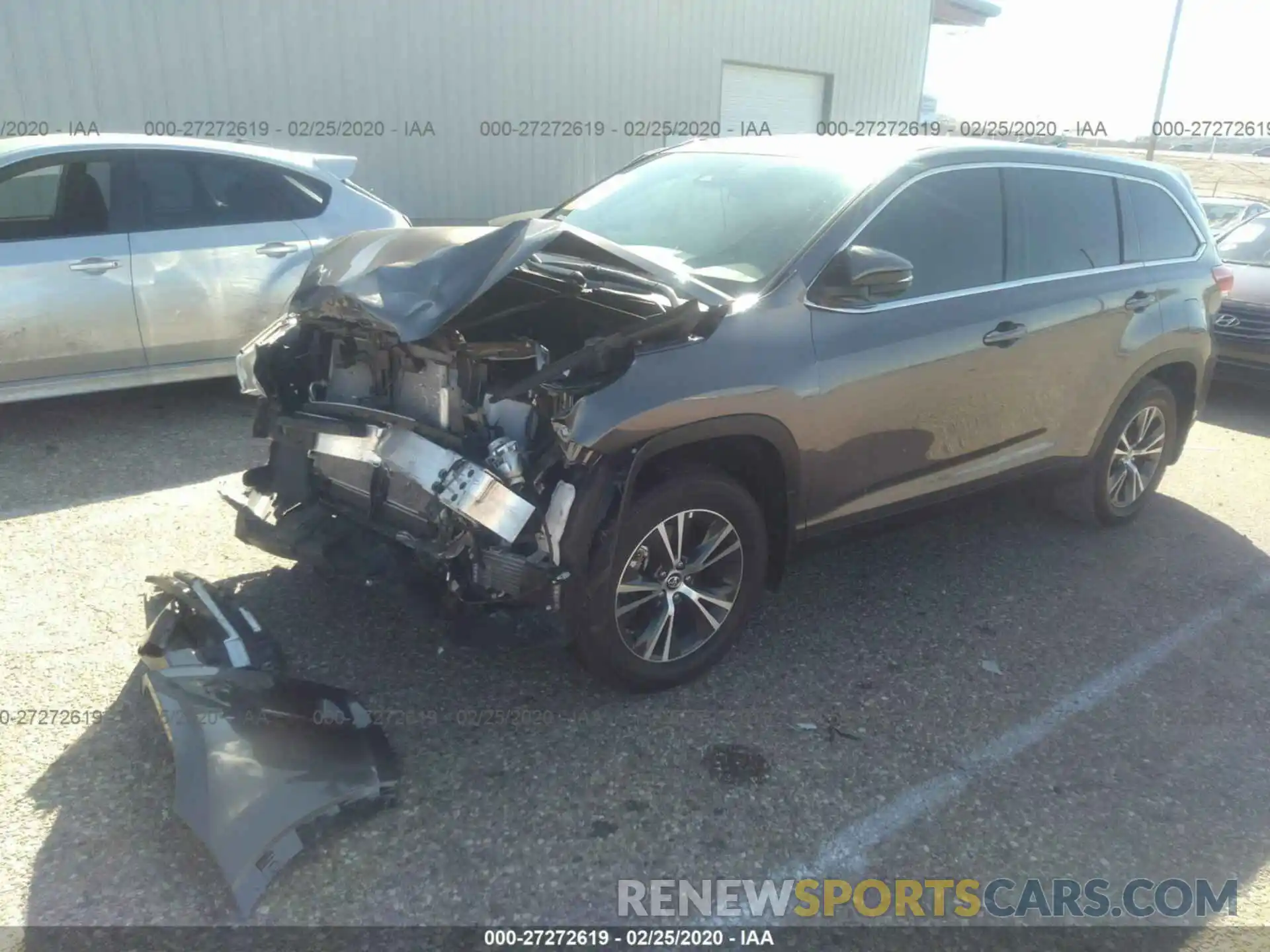 2 Photograph of a damaged car 5TDBZRFH5KS995858 TOYOTA HIGHLANDER 2019