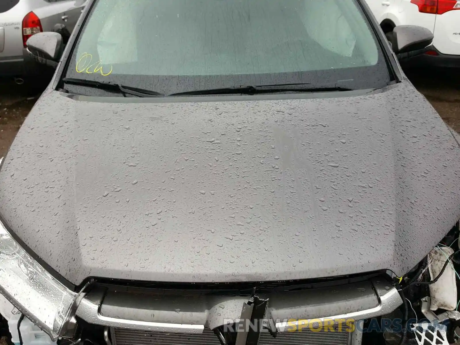 7 Photograph of a damaged car 5TDBZRFH6KS701805 TOYOTA HIGHLANDER 2019