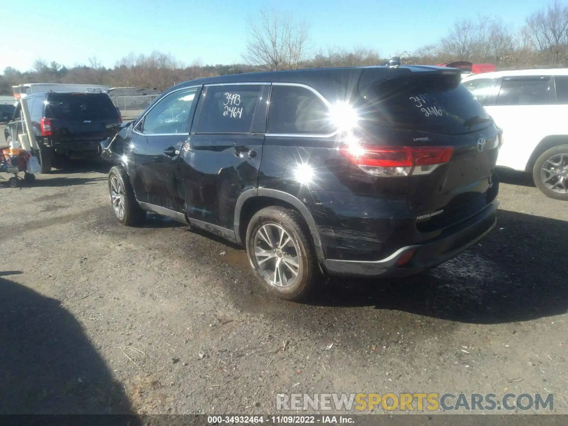 3 Photograph of a damaged car 5TDBZRFH6KS708883 TOYOTA HIGHLANDER 2019