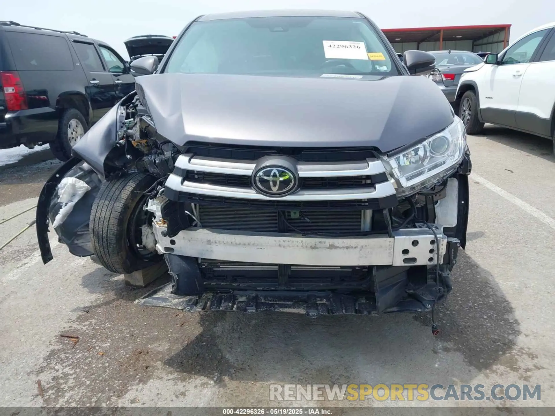 6 Photograph of a damaged car 5TDBZRFH6KS718068 TOYOTA HIGHLANDER 2019