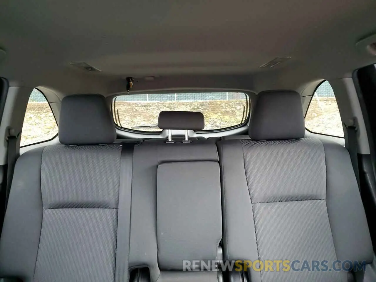 10 Photograph of a damaged car 5TDBZRFH6KS731452 TOYOTA HIGHLANDER 2019