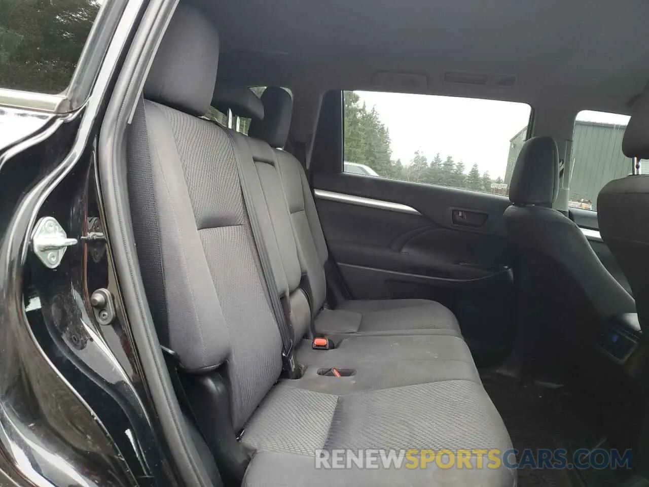 11 Photograph of a damaged car 5TDBZRFH6KS731452 TOYOTA HIGHLANDER 2019