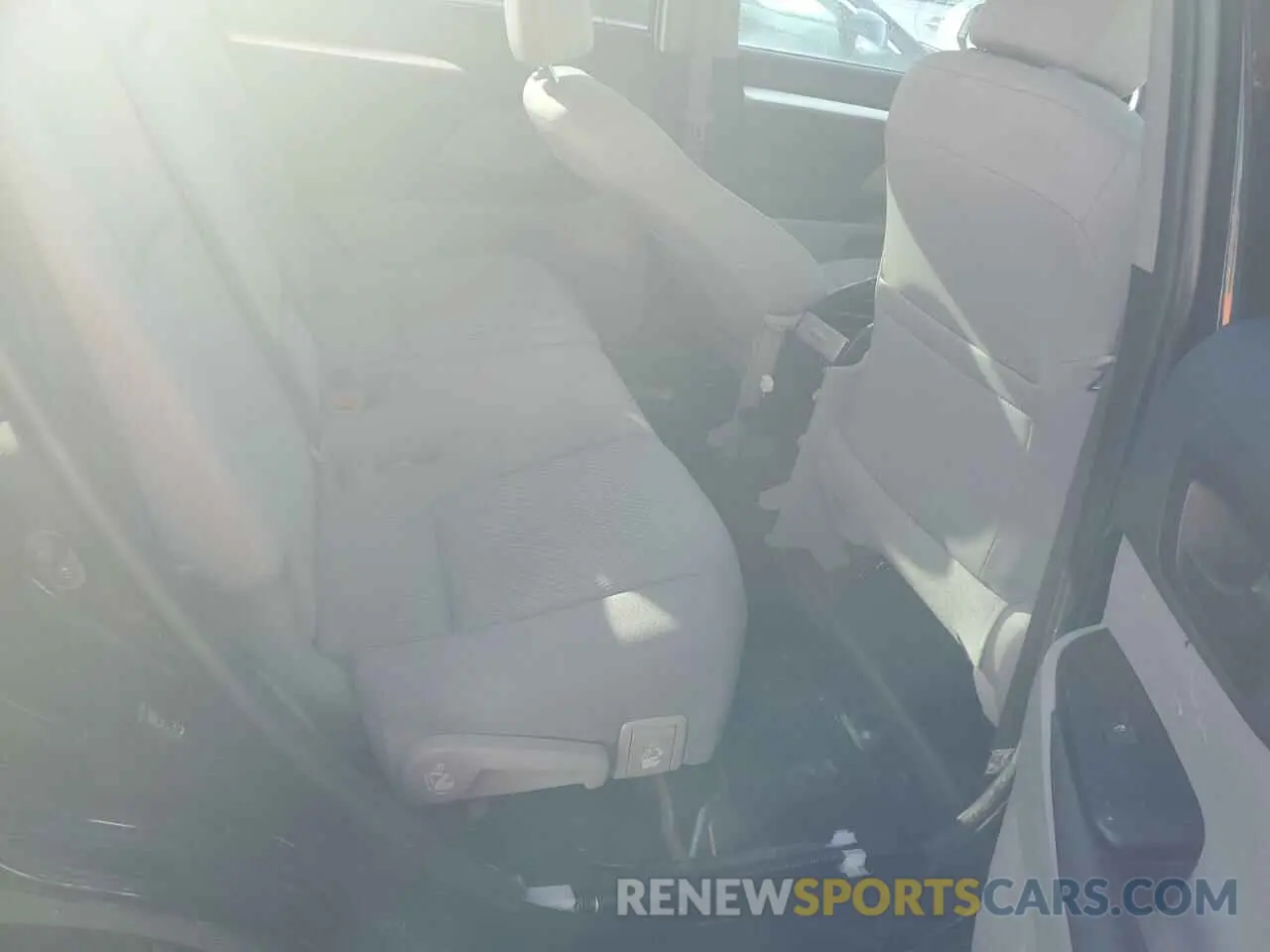 11 Photograph of a damaged car 5TDBZRFH6KS737736 TOYOTA HIGHLANDER 2019