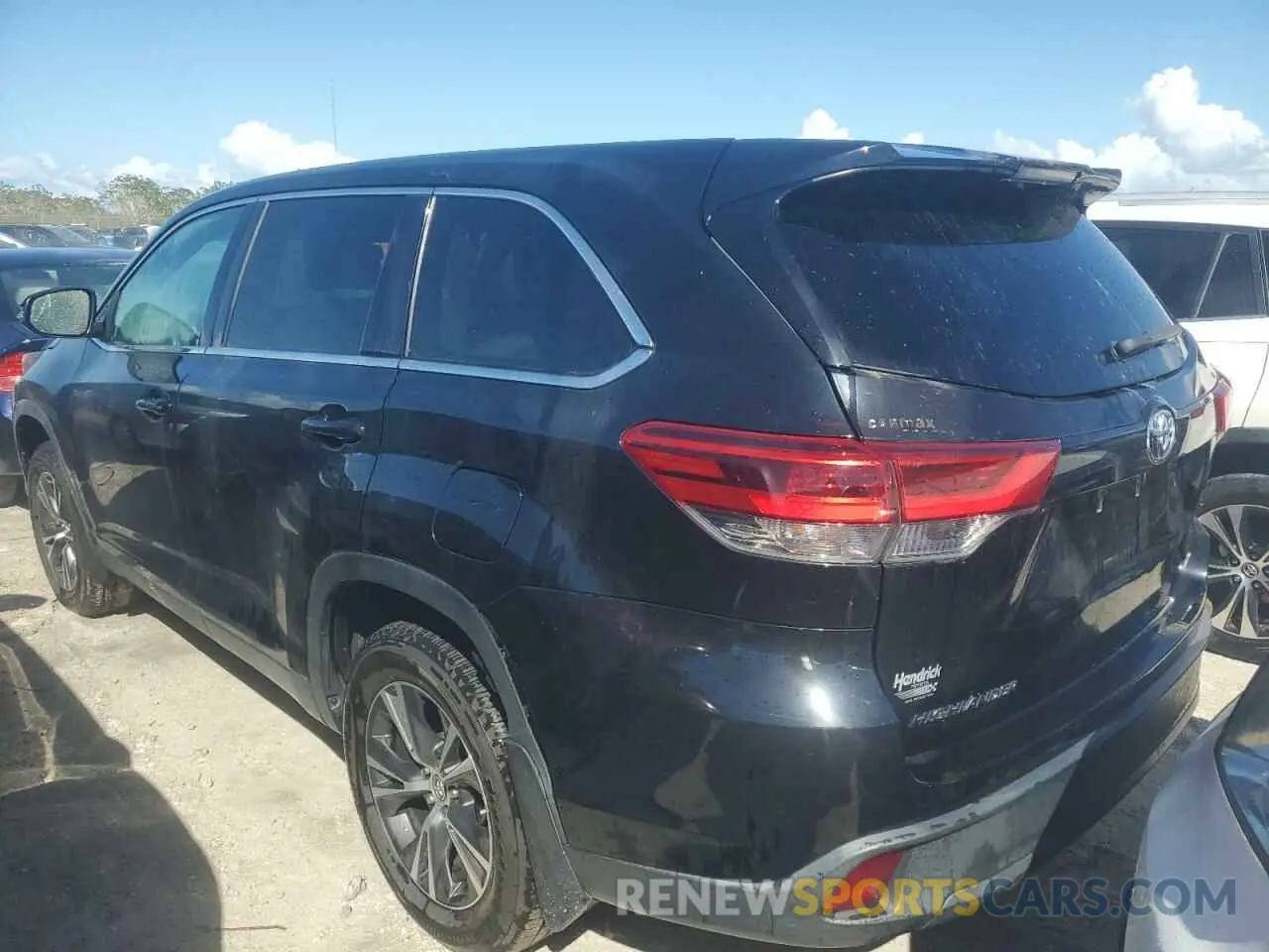 2 Photograph of a damaged car 5TDBZRFH6KS737736 TOYOTA HIGHLANDER 2019