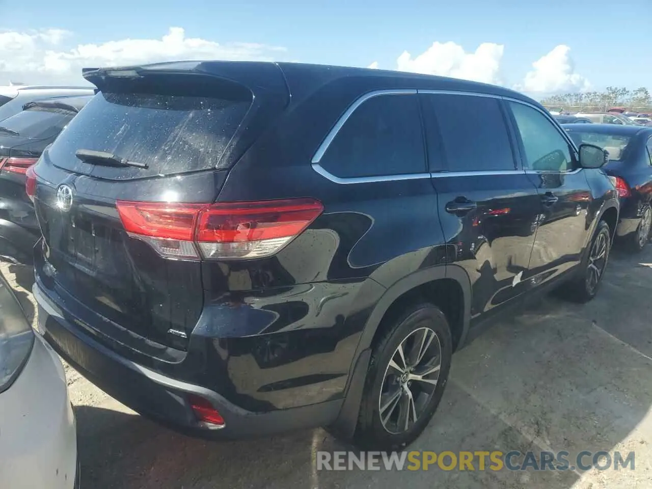 3 Photograph of a damaged car 5TDBZRFH6KS737736 TOYOTA HIGHLANDER 2019