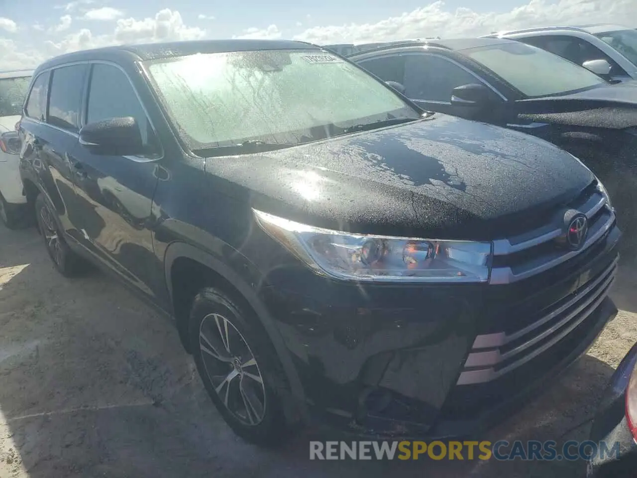 4 Photograph of a damaged car 5TDBZRFH6KS737736 TOYOTA HIGHLANDER 2019