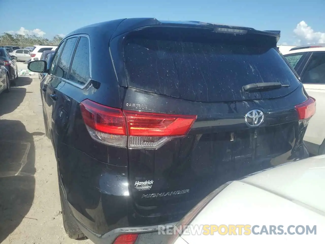 6 Photograph of a damaged car 5TDBZRFH6KS737736 TOYOTA HIGHLANDER 2019
