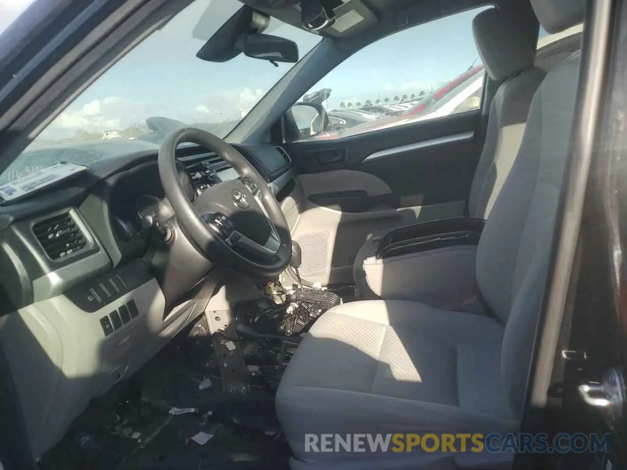 7 Photograph of a damaged car 5TDBZRFH6KS737736 TOYOTA HIGHLANDER 2019