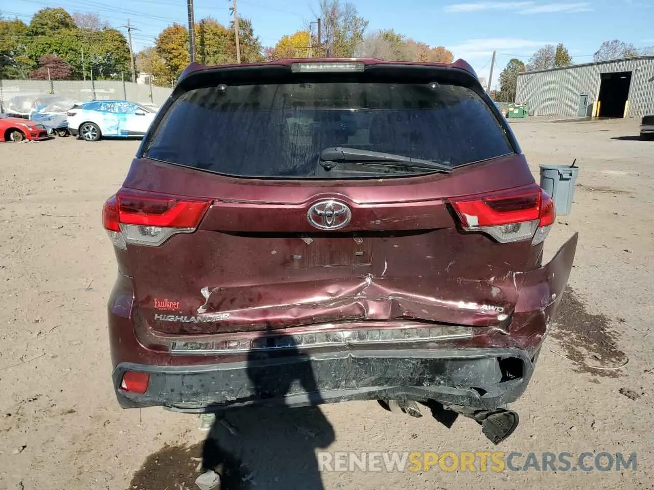 6 Photograph of a damaged car 5TDBZRFH6KS930243 TOYOTA HIGHLANDER 2019
